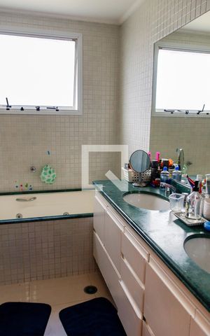 Apartamento para alugar com 181m², 3 quartos e 3 vagas Apartamento para alugar com 181m², 3 quartos e 3 vagasBanheiro da Suíte 1
