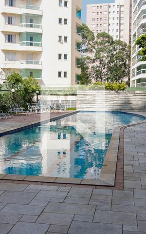 Apartamento para alugar com 181m², 3 quartos e 3 vagas Apartamento para alugar com 181m², 3 quartos e 3 vagasÁrea comum - Piscina