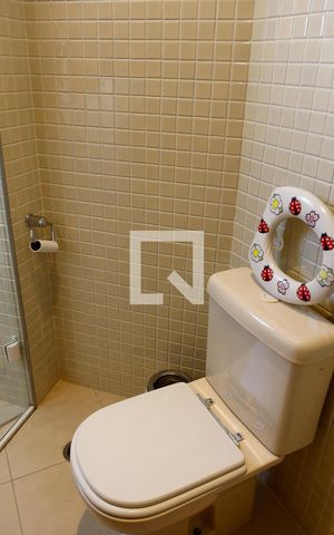 Apartamento para alugar com 181m², 3 quartos e 3 vagas Apartamento para alugar com 181m², 3 quartos e 3 vagasBanheiro da Suíte 2