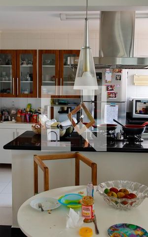 Apartamento para alugar com 181m², 3 quartos e 3 vagas Apartamento para alugar com 181m², 3 quartos e 3 vagasCozinha