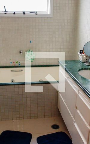 Apartamento para alugar com 181m², 3 quartos e 3 vagas Apartamento para alugar com 181m², 3 quartos e 3 vagasBanheiro da Suíte 1