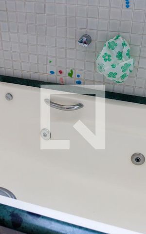 Apartamento para alugar com 181m², 3 quartos e 3 vagas Apartamento para alugar com 181m², 3 quartos e 3 vagasBanheiro da Suíte 1