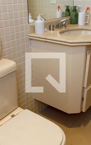 Apartamento para alugar com 181m², 3 quartos e 3 vagas Apartamento para alugar com 181m², 3 quartos e 3 vagasBanheiro da Suíte 2