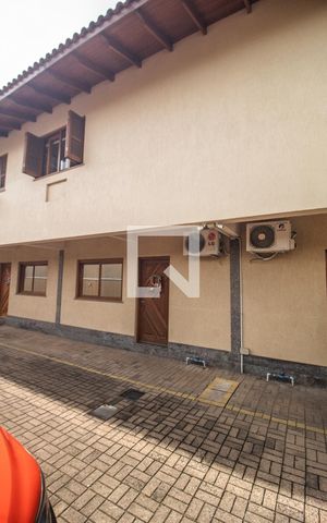 Casa à venda com 78m², 2 quartos e 1 vaga Casa à venda com 78m², 2 quartos e 1 vagaFachada