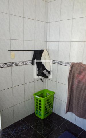 Casa à venda com 360m², 2 quartos e 3 vagas Casa à venda com 360m², 2 quartos e 3 vagasBanheiro