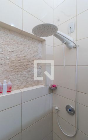 Casa à venda com 130m², 3 quartos e 2 vagasBanheiro