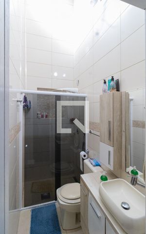 Casa à venda com 130m², 3 quartos e 2 vagasBanheiro