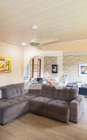 Casa à venda com 130m², 3 quartos e 2 vagasSala