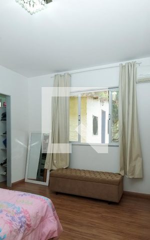 Casa à venda com 130m², 4 quartos e 1 vaga Casa à venda com 130m², 4 quartos e 1 vagaSuíte