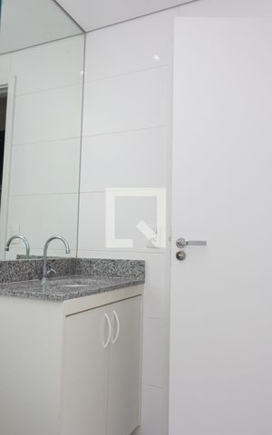 Studio para alugar com 25m², 1 quarto e 1 vaga Studio para alugar com 25m², 1 quarto e 1 vagaBanheiro