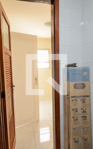 Apartamento à venda com 90m², 2 quartos e 1 vaga Apartamento à venda com 90m², 2 quartos e 1 vagaBanheiro de Serviço