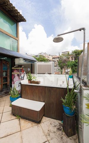 Apartamento à venda com 232m², 3 quartos e 2 vagas Apartamento à venda com 232m², 3 quartos e 2 vagasCobertura