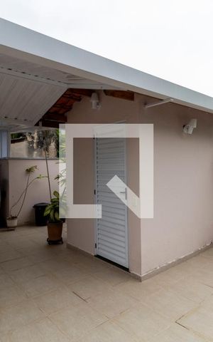Casa à venda com 100m², 3 quartos e 2 vagas Casa à venda com 100m², 3 quartos e 2 vagasÁrea Gourmet
