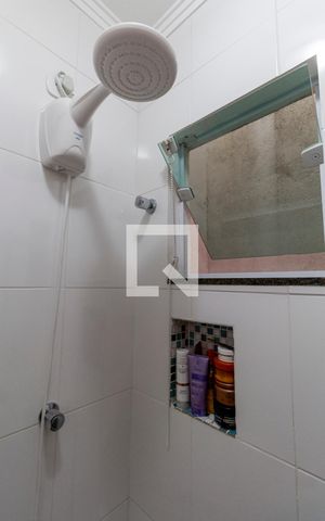Casa à venda com 100m², 3 quartos e 2 vagas Casa à venda com 100m², 3 quartos e 2 vagasBanheiro
