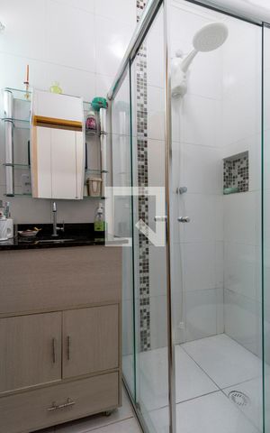 Casa à venda com 100m², 3 quartos e 2 vagas Casa à venda com 100m², 3 quartos e 2 vagasBanheiro Suíte