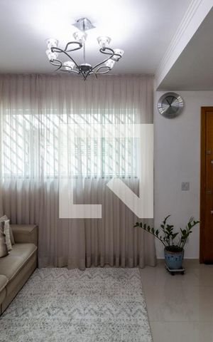 Casa à venda com 100m², 3 quartos e 2 vagas Casa à venda com 100m², 3 quartos e 2 vagasSala e Cozinha