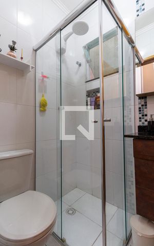 Casa à venda com 100m², 3 quartos e 2 vagas Casa à venda com 100m², 3 quartos e 2 vagasBanheiro