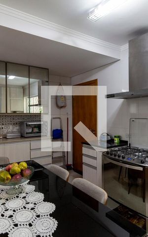 Casa à venda com 100m², 3 quartos e 2 vagas Casa à venda com 100m², 3 quartos e 2 vagasSala e Cozinha