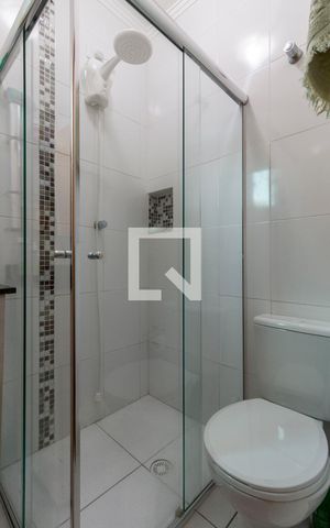 Casa à venda com 100m², 3 quartos e 2 vagas Casa à venda com 100m², 3 quartos e 2 vagasBanheiro Suíte