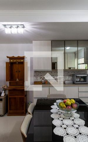 Casa à venda com 100m², 3 quartos e 2 vagas Casa à venda com 100m², 3 quartos e 2 vagasSala e Cozinha