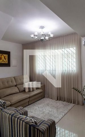 Casa à venda com 100m², 3 quartos e 2 vagas Casa à venda com 100m², 3 quartos e 2 vagasSala e Cozinha