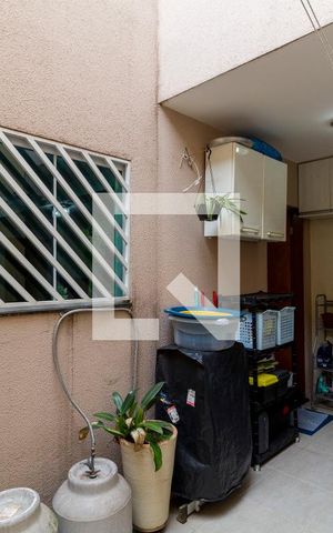 Casa à venda com 100m², 3 quartos e 2 vagas Casa à venda com 100m², 3 quartos e 2 vagasÁrea de Serviço
