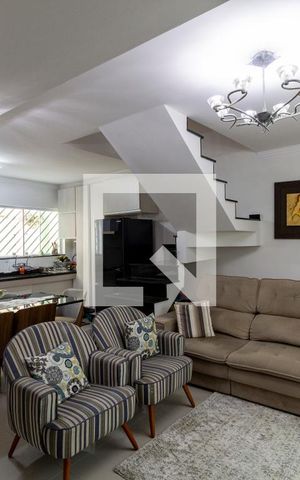 Casa à venda com 100m², 3 quartos e 2 vagas Casa à venda com 100m², 3 quartos e 2 vagasSala e Cozinha