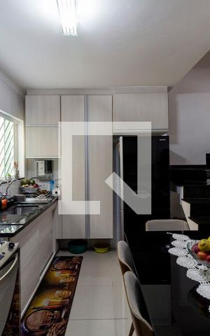 Casa à venda com 100m², 3 quartos e 2 vagas Casa à venda com 100m², 3 quartos e 2 vagasSala e Cozinha