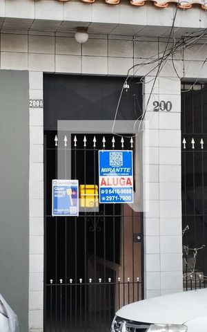 Casa para alugar com 30m², 1 quarto e sem vaga Casa para alugar com 30m², 1 quarto e sem vagaFachada