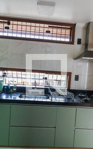 Casa à venda com 288m², 3 quartos e 4 vagas Casa à venda com 288m², 3 quartos e 4 vagasCozinha e Área de Serviço