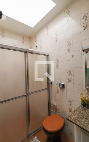Casa à venda com 288m², 3 quartos e 4 vagas Casa à venda com 288m², 3 quartos e 4 vagasBanheiro