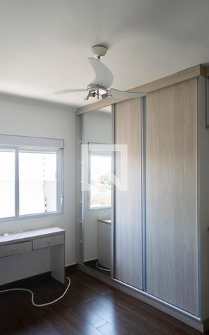 Casa à venda com 238m², 3 quartos e 4 vagas Casa à venda com 238m², 3 quartos e 4 vagasQuarto 3