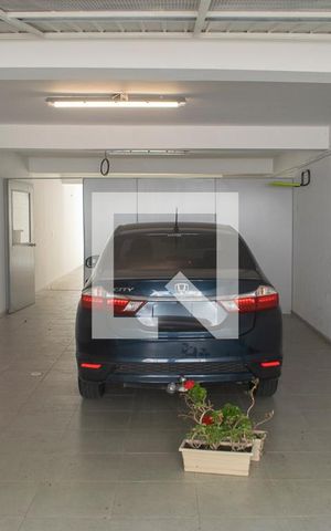 Casa à venda com 238m², 3 quartos e 4 vagas Casa à venda com 238m², 3 quartos e 4 vagasGaragem