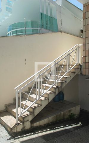 Casa à venda com 238m², 3 quartos e 4 vagas Casa à venda com 238m², 3 quartos e 4 vagasEntrada