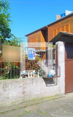 Casa à venda com 120m², 1 quarto e 2 vagas Casa à venda com 120m², 1 quarto e 2 vagasFachada