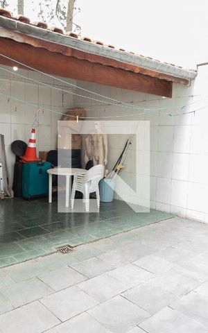 Casa à venda com 210m², 3 quartos e 3 vagas Casa à venda com 210m², 3 quartos e 3 vagasÁrea - Churrasqueira