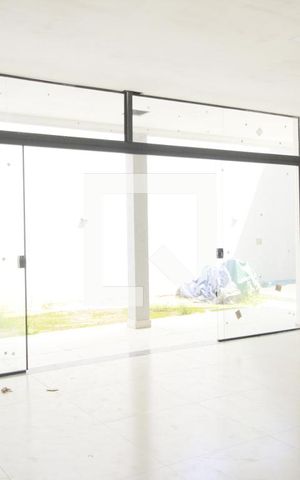Casa para alugar com 377m², 4 quartos e 5 vagasSala