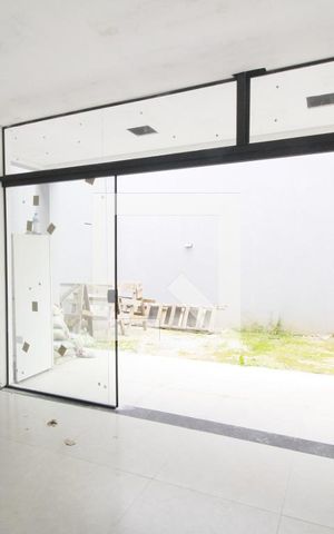 Casa para alugar com 377m², 4 quartos e 5 vagasFundos