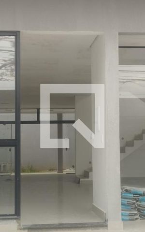 Casa para alugar com 377m², 4 quartos e 5 vagas Casa para alugar com 377m², 4 quartos e 5 vagasEntrada