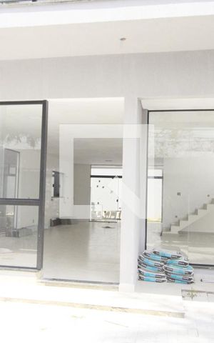 Casa para alugar com 377m², 4 quartos e 5 vagasEntrada