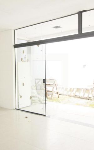 Casa para alugar com 377m², 4 quartos e 5 vagasSala