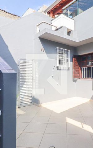 Casa à venda com 126m², 3 quartos e 3 vagas Casa à venda com 126m², 3 quartos e 3 vagasÁrea externa