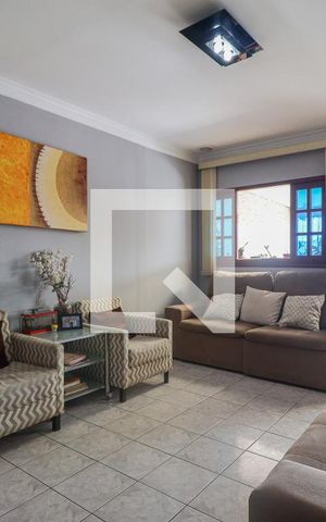 Casa à venda com 126m², 3 quartos e 3 vagas Casa à venda com 126m², 3 quartos e 3 vagasSala