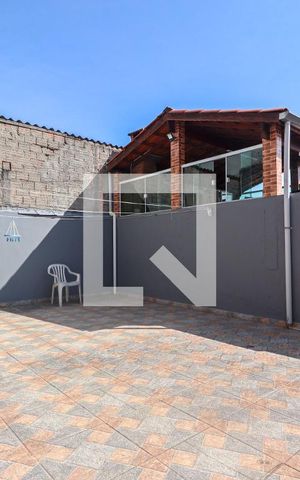 Casa à venda com 126m², 3 quartos e 3 vagas Casa à venda com 126m², 3 quartos e 3 vagasÁrea externa