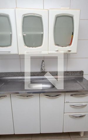 Casa para alugar com 100m², 4 quartos e 2 vagas Casa para alugar com 100m², 4 quartos e 2 vagasCozinha - Armários