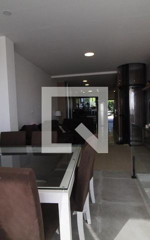 Casa de condomínio para alugar com 250m², 4 quartos e 1 vaga Casa de condomínio para alugar com 250m², 4 quartos e 1 vagaSala
