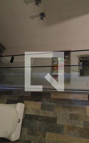 Casa de condomínio para alugar com 250m², 4 quartos e 1 vaga Casa de condomínio para alugar com 250m², 4 quartos e 1 vagaBanheiro da Suíte 2