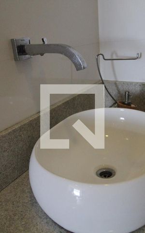 Casa de condomínio para alugar com 250m², 4 quartos e 1 vaga Casa de condomínio para alugar com 250m², 4 quartos e 1 vagaBanheiro Social