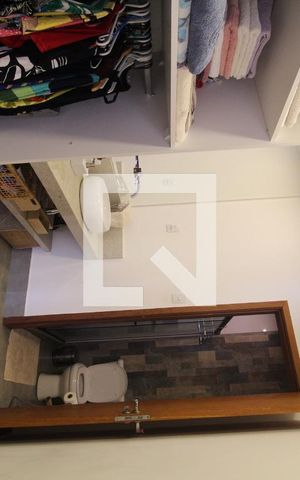 Casa de condomínio para alugar com 250m², 4 quartos e 1 vaga Casa de condomínio para alugar com 250m², 4 quartos e 1 vagaBanheiro da Suíte 2