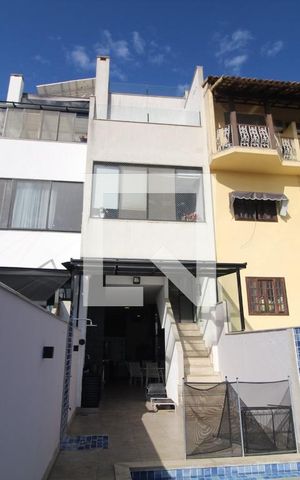 Casa de condomínio para alugar com 250m², 4 quartos e 1 vaga Casa de condomínio para alugar com 250m², 4 quartos e 1 vagaPiscina